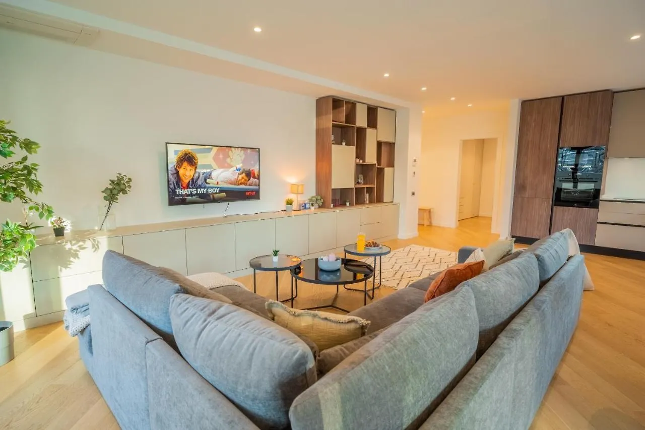 Designer Apartment In Aviatiei Tower Bucharest