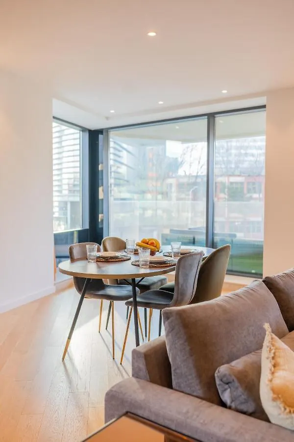 Designer Apartment In Aviatiei Tower Bucharest