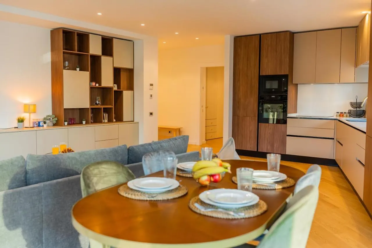 Designer Apartment In Aviatiei Tower Bucharest