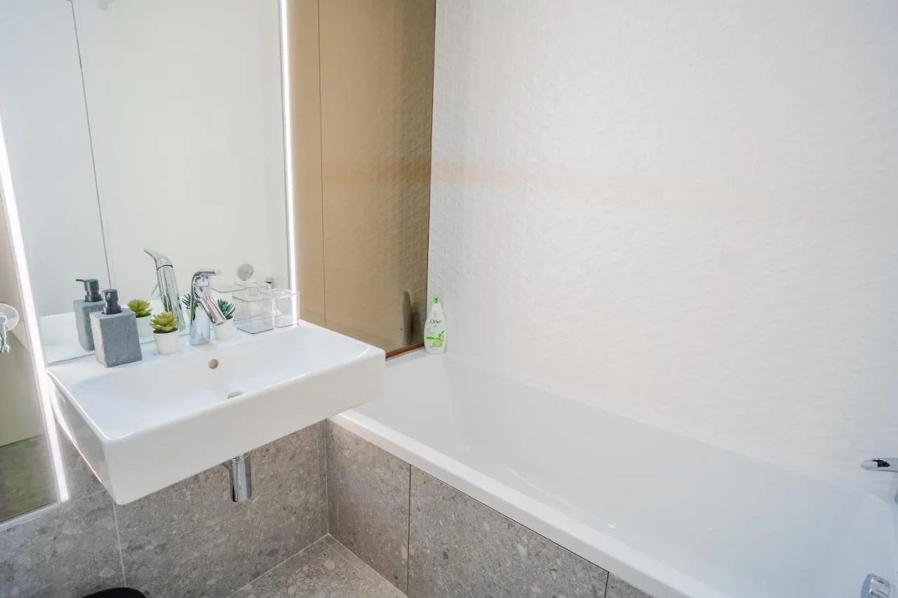 Designer Apartment In Aviatiei Tower Bucharest