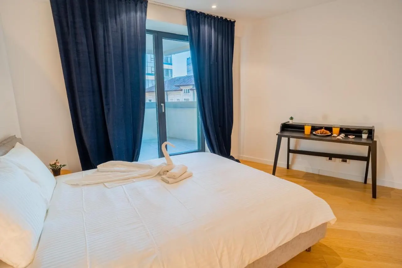 Designer Apartment In Aviatiei Tower Bucharest