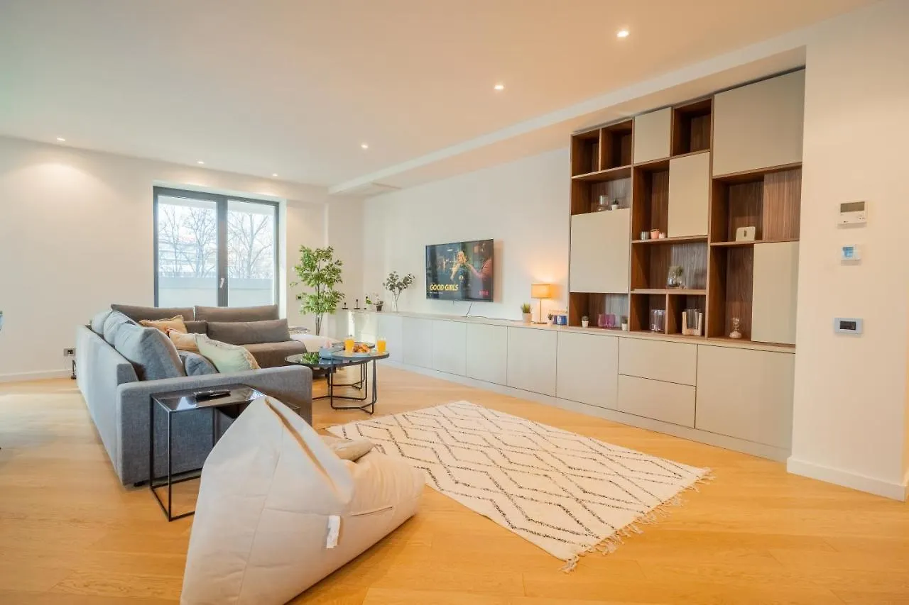 Designer Apartment In Aviatiei Tower Bucharest