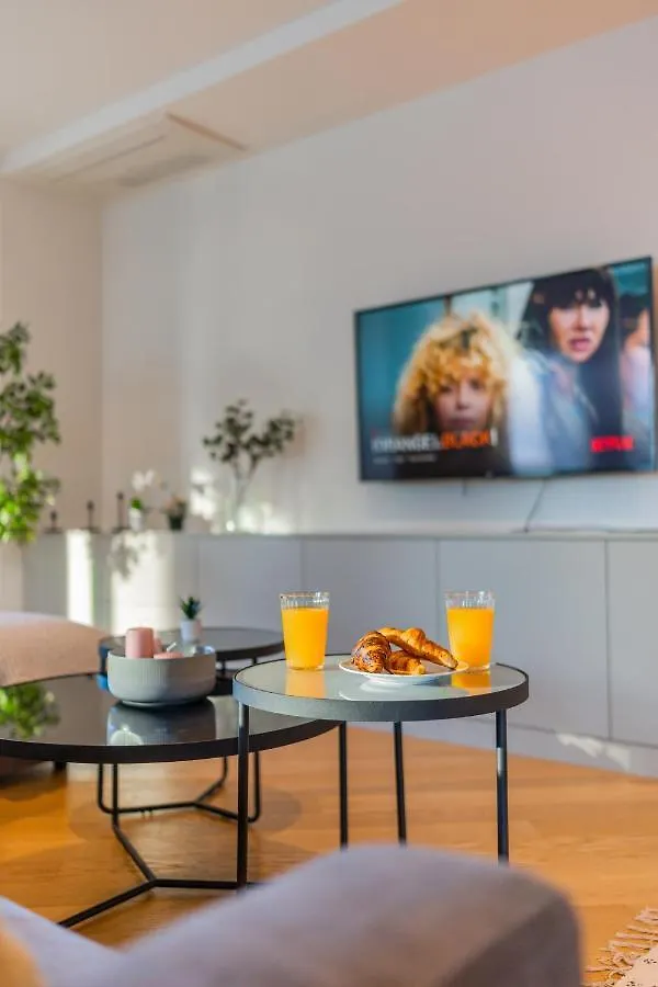 Designer Apartment In Aviatiei Tower Bucharest