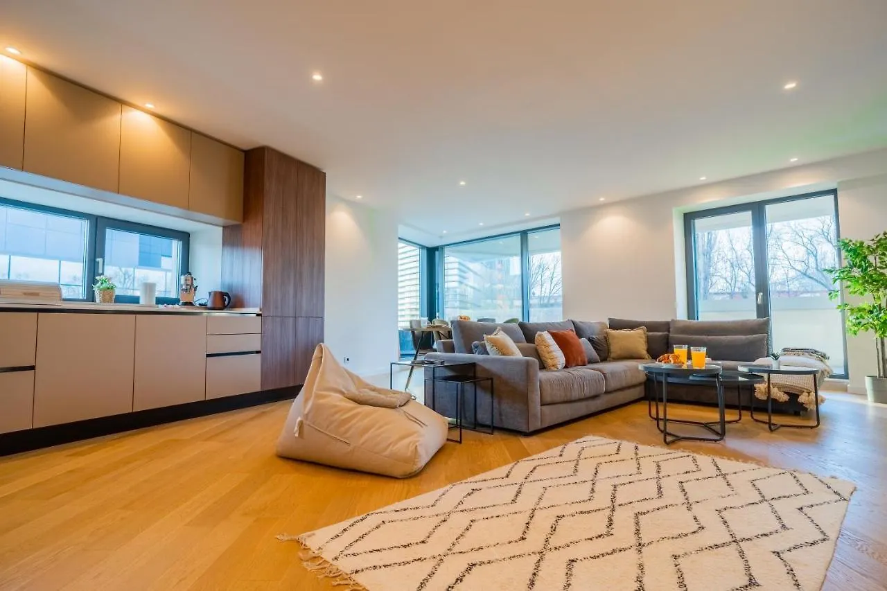 Designer Apartment In Aviatiei Tower Bucharest
