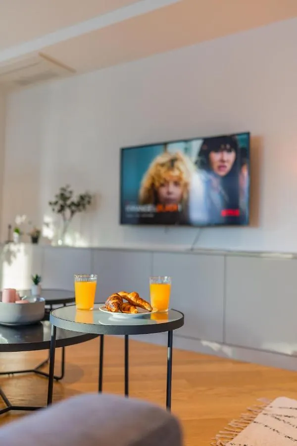 Designer Apartment In Aviatiei Tower Bucharest 0*,