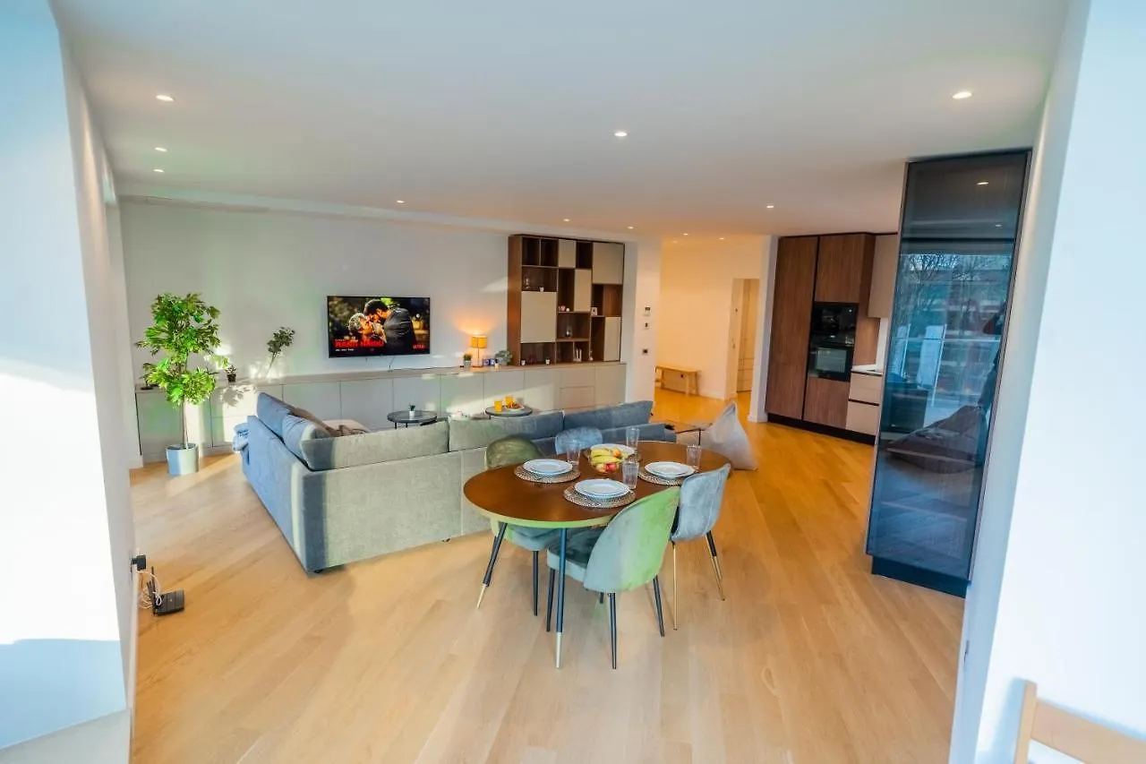Designer Apartment In Aviatiei Tower Bucharest