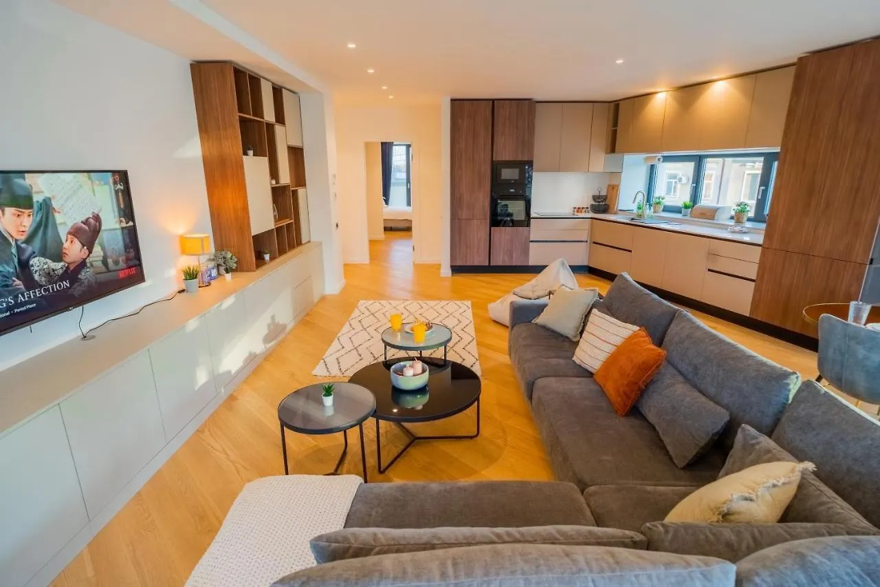 Designer Apartment In Aviatiei Tower Bucharest