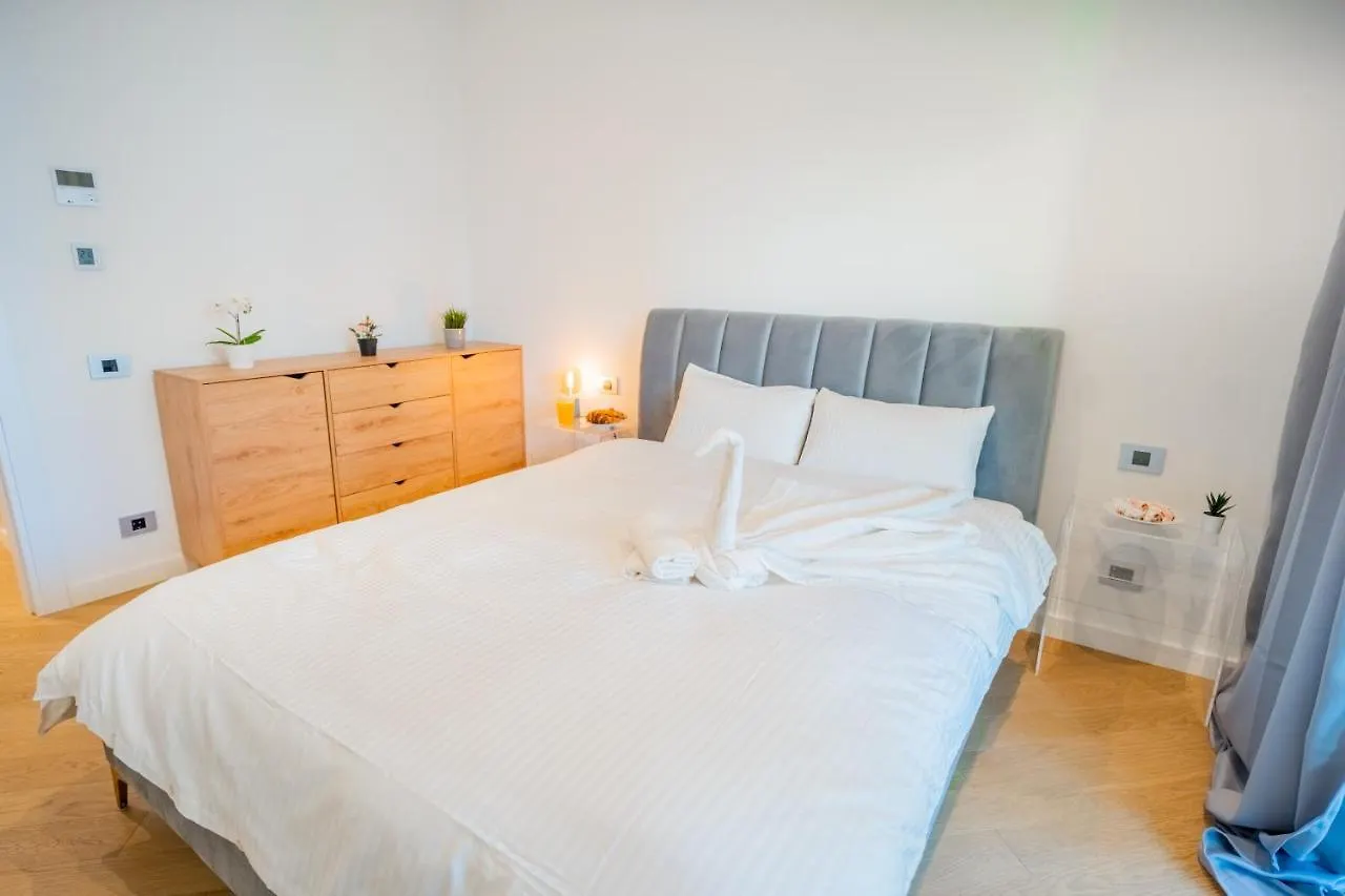 Designer Apartment In Aviatiei Tower Bucharest