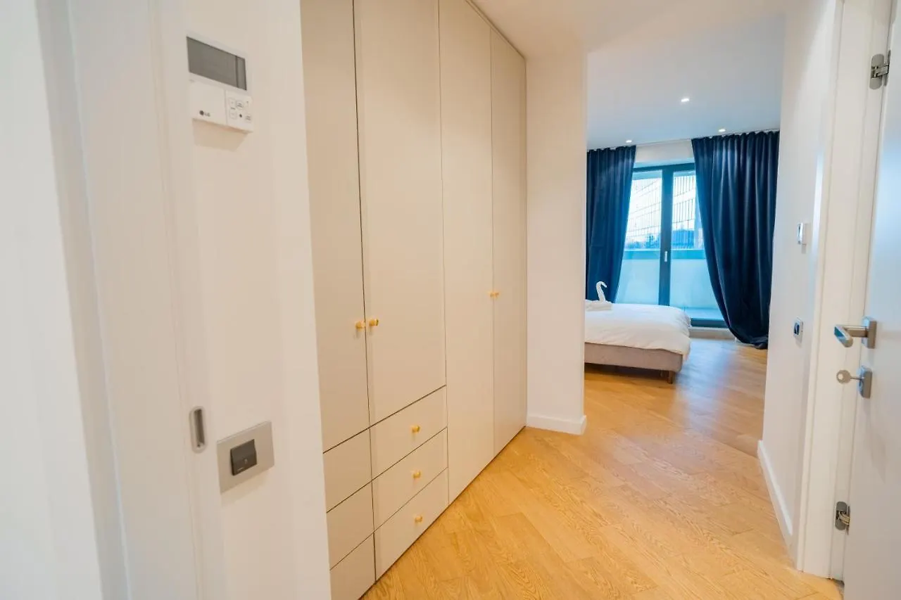 Designer Apartment In Aviatiei Tower Bucharest