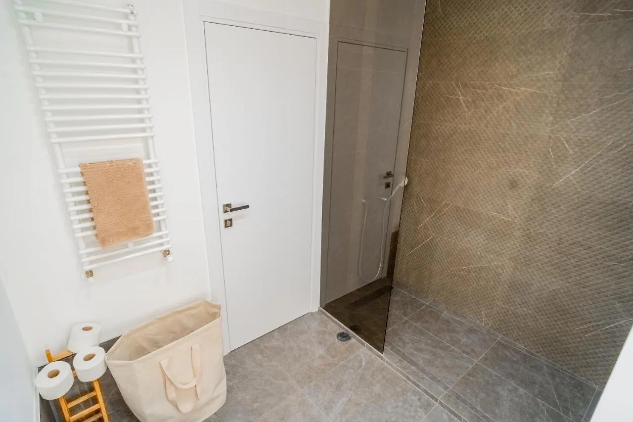 Designer Apartment In Aviatiei Tower Bucharest