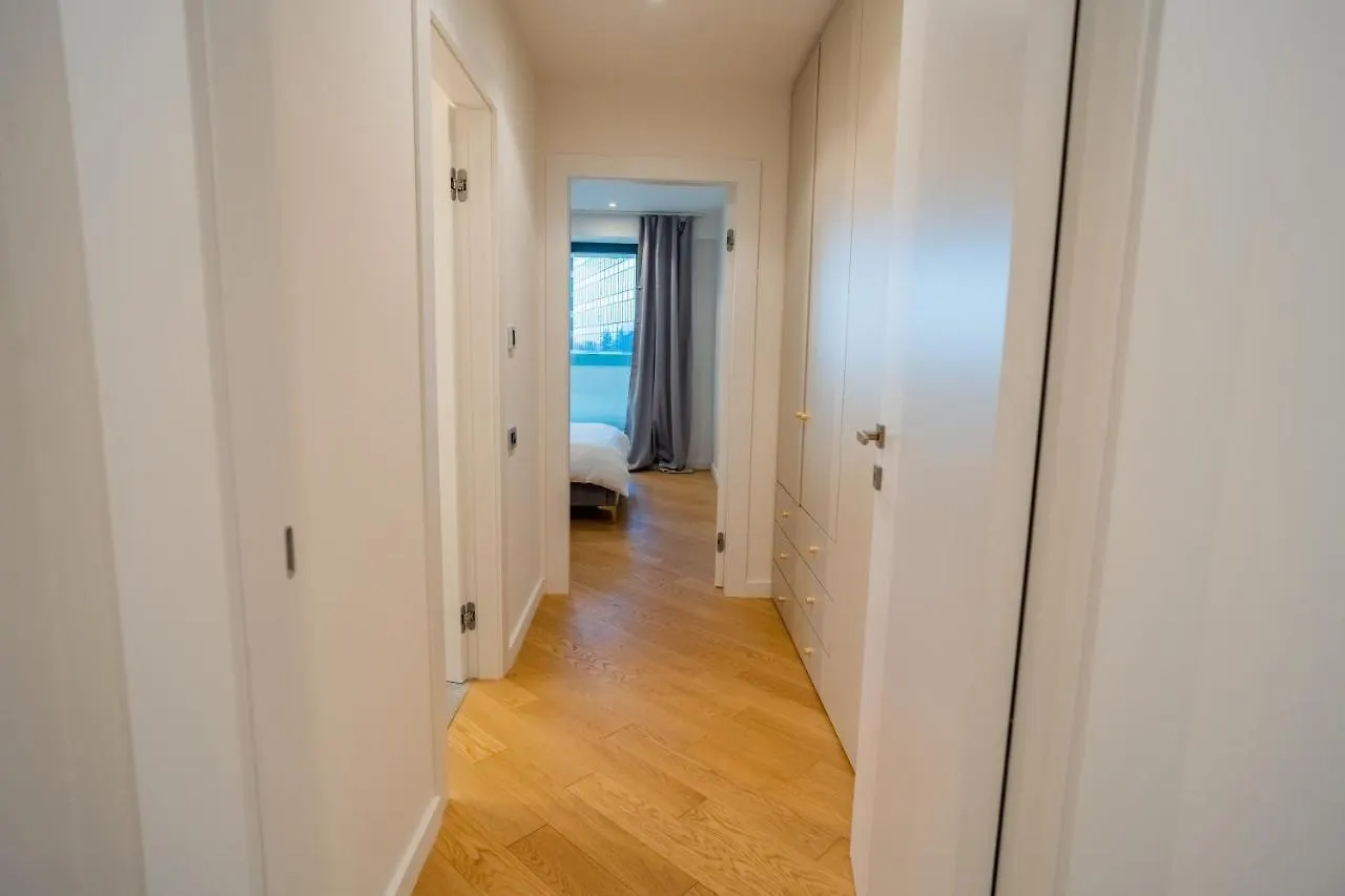 Designer Apartment In Aviatiei Tower Bucharest