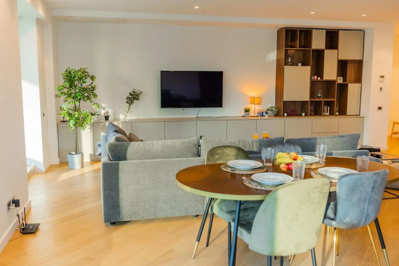 Designer Apartment In Aviatiei Tower Bucharest 0*,