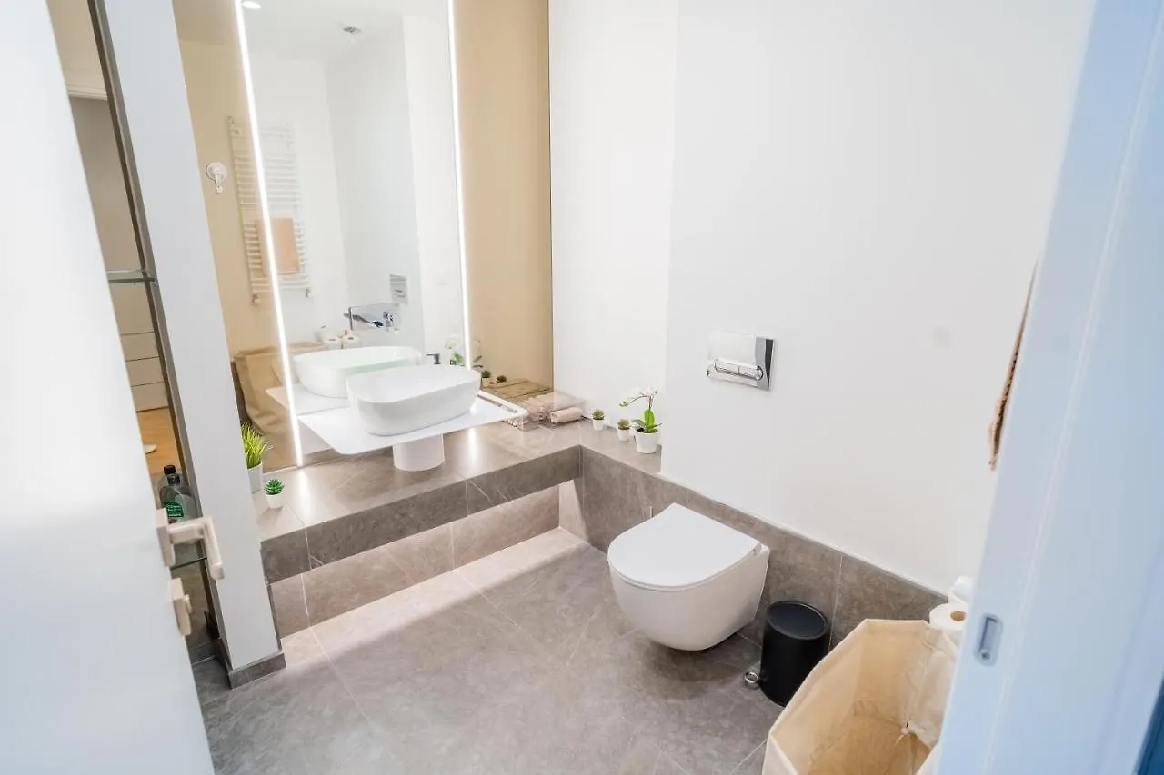 Designer Apartment In Aviatiei Tower Bucharest